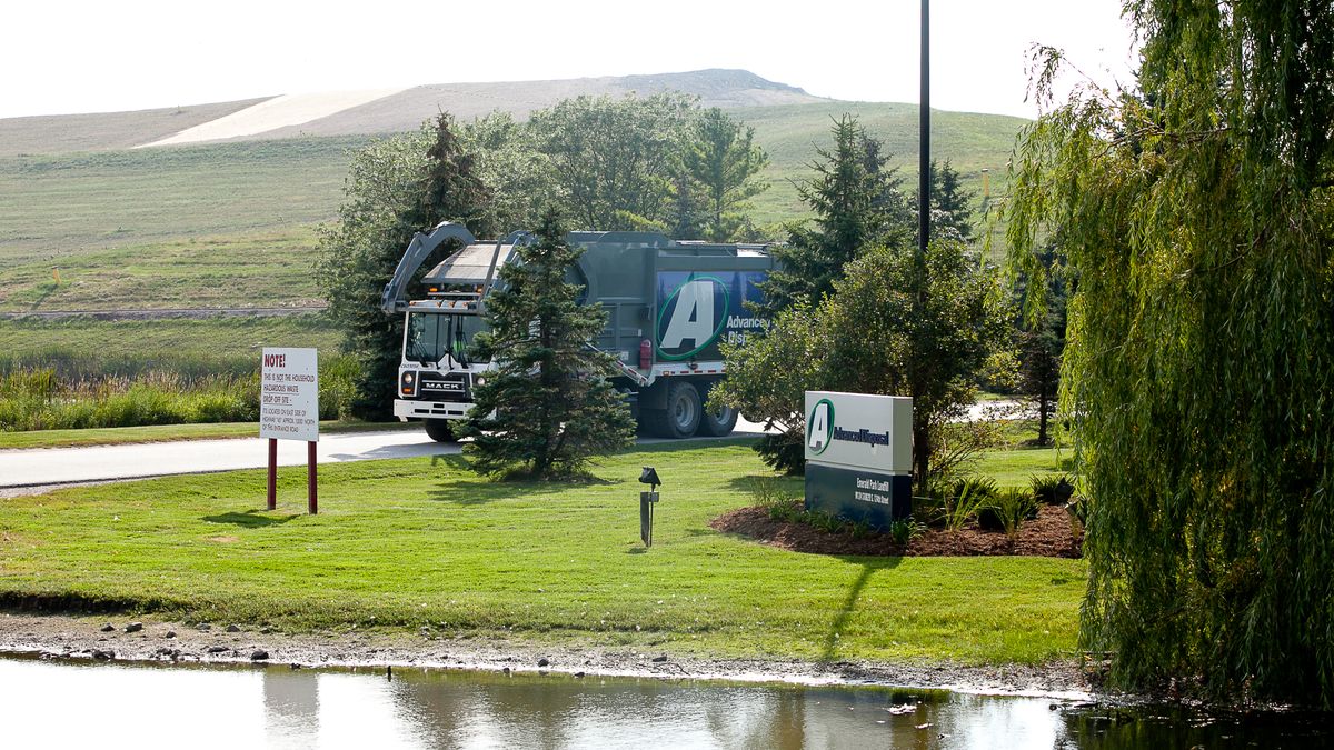 Advanced Disposal truck at Emerald Park Landfill in Wisconsin
